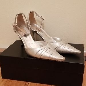 Versani leather pumps